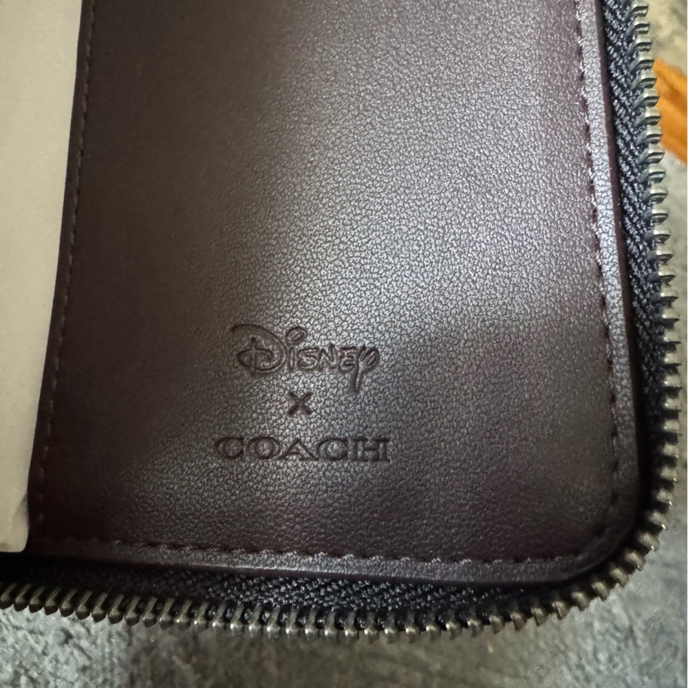 Coach Disney Collab Limited Edition Zip Around Wallet - Printed Canvas NWT $198 - Picture 9 of 9